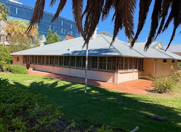 australia/macdonnell-ranges/landmark/the-residency