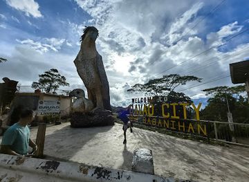 philippines/davao/landmark/philippine-eagle-monument