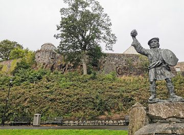 united-kingdom/stirling/landmark/rob-roy-mcgregor-statue