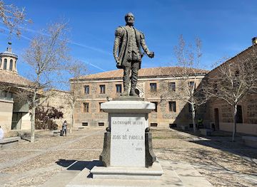 spain/toledo/casco-historico/landmark/monumento-a-juan-de-padilla