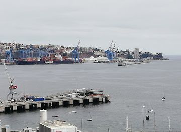 chile/valparaiso-region/landmark/bahia-de-valparaiso