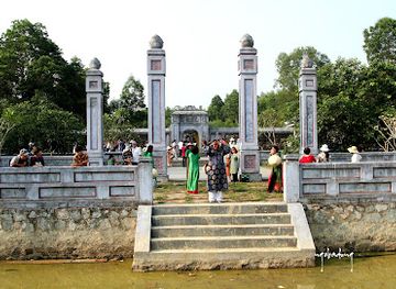 vietnam/central-highlands/landmark/truong-co-tomb