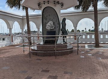 Selena Memorial Statue