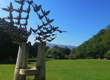 bulgaria/northwest-bulgaria/landmark/pigeons-statue