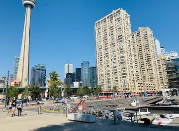 canada/toronto/harbourfront/landmark/harbourfront
