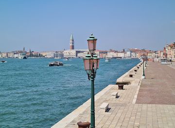 italy/venice-lido/landmark/giuseppe-garibaldi-monument