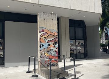 florida/miami/landmark/section-of-the-berlin-wall
