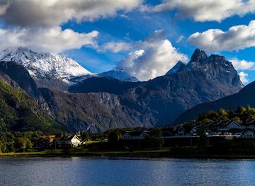 norway/more-og-romsdal/landmark/romsdalshornet