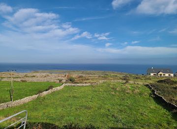 ireland/aran-islands/landmark/failte-bus-tour-aran-islands