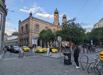 hungary/budapest/jewish-quarter/landmark/kazinczy-street-synagogue