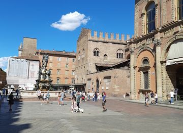 italy/bologna/landmark/palazzo-re-enzo