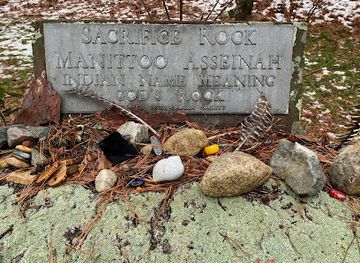 massachusetts/plymouth-county/landmark/sacrifice-rock