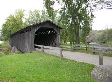 wisconsin/eastern-ridges-and-lowlands/landmark/cedarburg-covered-bridge