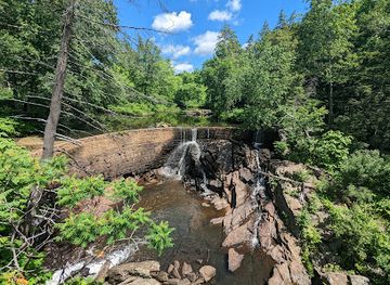 connecticut/the-quiet-corner/landmark/horseshoe-falls-the-ted-knight-bridge