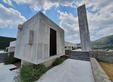 greece/delphi/landmark/distomo-mausoleum