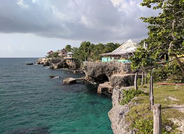 jamaica/negril/landmark/3-dives-restaurant