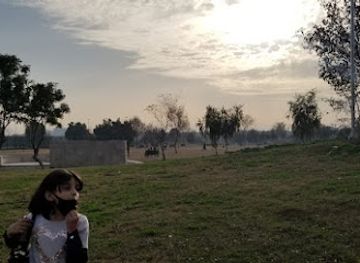 pakistan/islamabad/landmark/pond