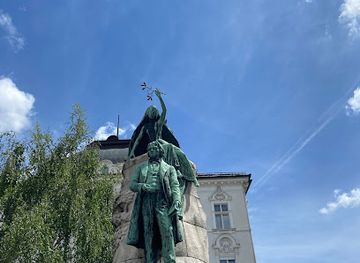 slovenia/inner-carniola/landmark/spomenik-francetu-presernu