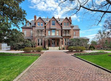 north-carolina/foothills/landmark/north-carolina-executive-mansion