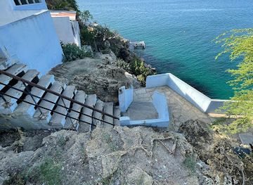 angola/namibe-desert/landmark/praia-da-caotinha