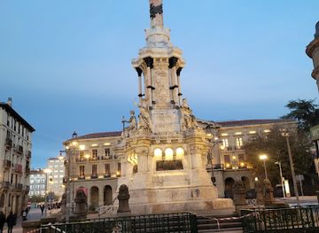 spain/pamplona/landmark/monument-to-the-fueros
