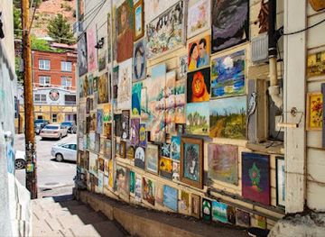 arizona/bisbee/landmark/art-wall
