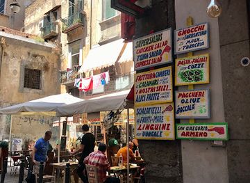 italy/naples/spaccanapoli/landmark/trattoria-e-pizzeria-spaccanapoli