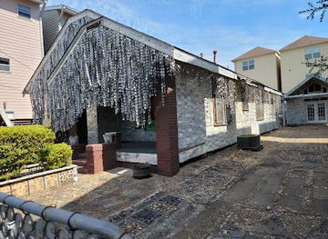 texas/houston/landmark/beer-can-house