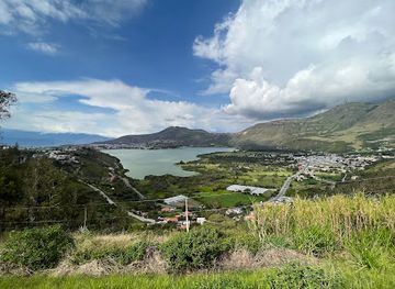 ecuador/ibarra/landmark/laguna-de-yahuarcocha