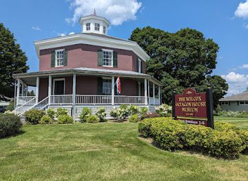 new-york/central-new-york/landmark/camillus-octagon-house