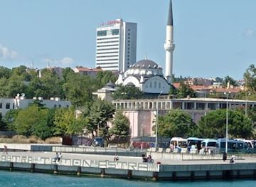 turkiye/istanbul/kadikoy/landmark/kadikoy-square-the-statue-of-ataturk