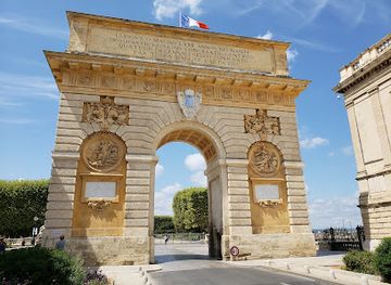 france/languedoc/landmark/place-de-la-canourgue