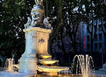 spain/madrid/landmark/apollo-fountain