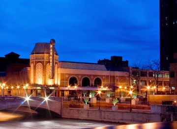 illinois/aurora/landmark/paramount-theatre