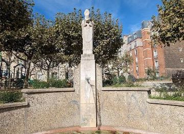 france/versailles/landmark/statue-of-saint-denis