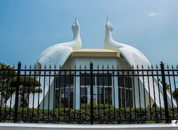 gabon/chaillu-massif/landmark/mausolee-leon-m-ba