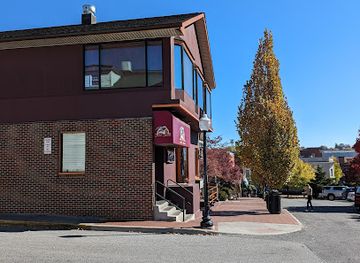 virginia/blacksburg/landmark/hokie-house-restaurant