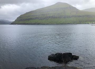faroe-islands/eysturoy-island/landmark/rinkusteinar