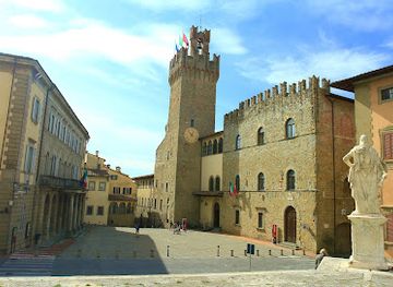 italy/arezzo/landmark/palazzo-dei-priori