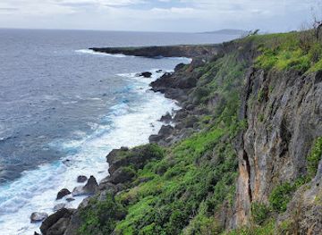 northern-mariana-islands/ladder-beach/landmark/kalabera-cave