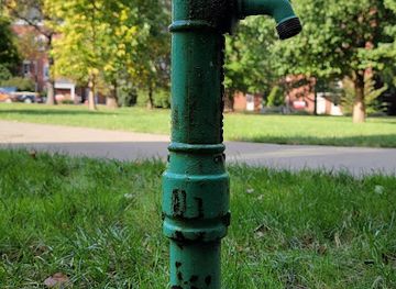 kentucky/louisville/landmark/historical-water-spigot