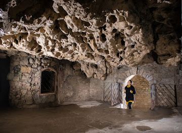 hungary/duna-ipoly-national-park/landmark/var-barlangi-setak-budai-var-barlang