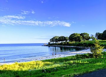 connecticut/southeastern-connecticut/landmark/hole-in-the-wall-beach