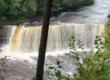 michigan/tahquamenon-falls-state-park/landmark/great-lakes-shipwreck-museum