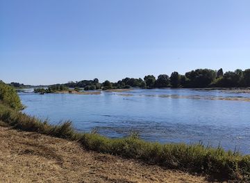 france/centre-val-de-loire/landmark/restes-de-l-ancien-pont-de-meung-sur-loire