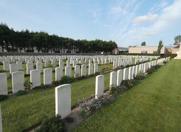 belgium/nieuwpoort/landmark/ramscappelle-road-military-cemetery