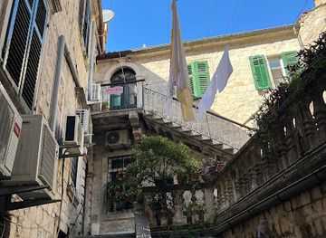montenegro/tivat/landmark/old-fountain-karampana