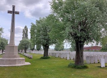 belgium/ypres/landmark/perth-cemetery-china-wall