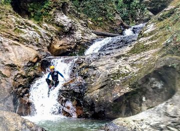 vietnam/sapa/landmark/sapa-canyoning-tour