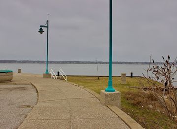 michigan/muskegon/landmark/american-flag